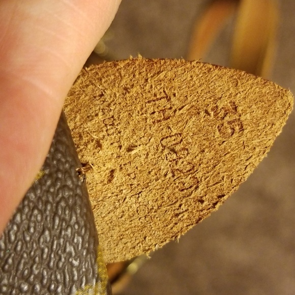 SOLD. LV Keepall Sac Souple 35 Travel Bag - Picture 8 of 8